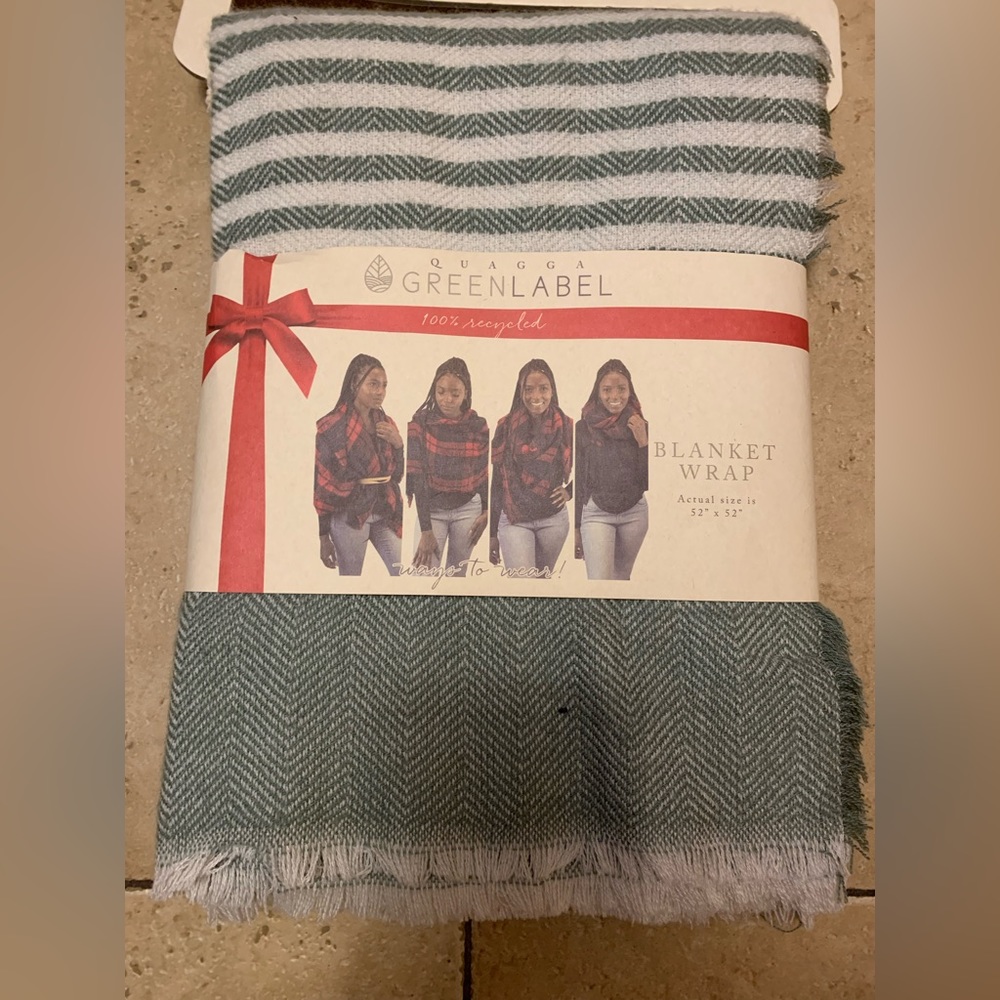 NWT Green label blanket wrap. One size.